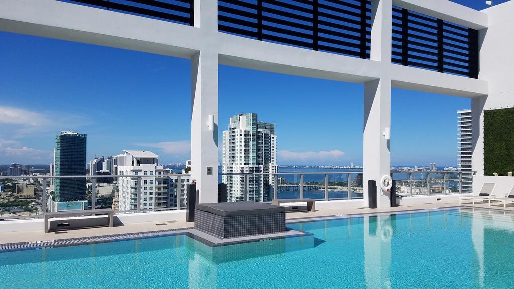 Downtown Miami Deluxe Apartment Exterior photo
