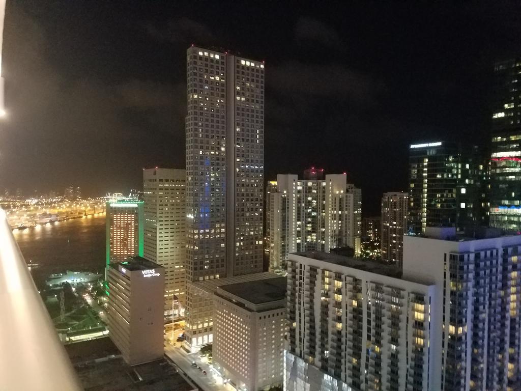 Downtown Miami Deluxe Apartment Exterior photo