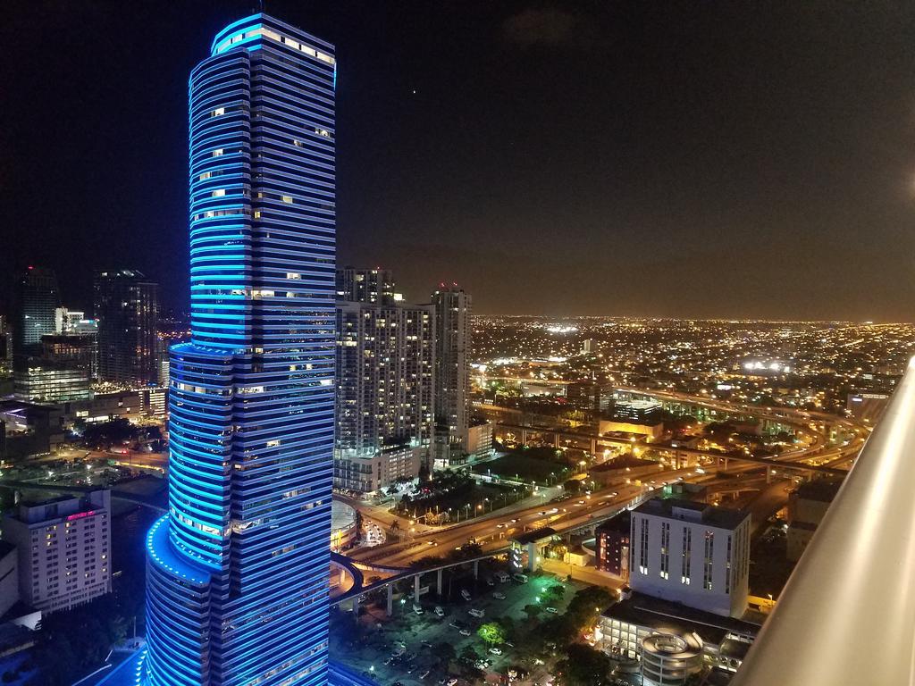 Downtown Miami Deluxe Apartment Exterior photo